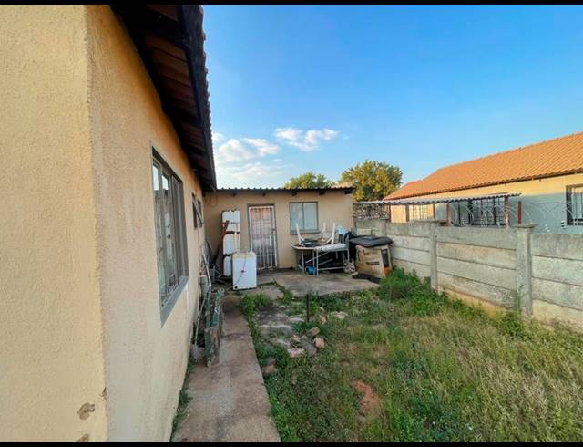 4 BEDROOM HOUSE FOR SALE IN LENASIA SOUTH